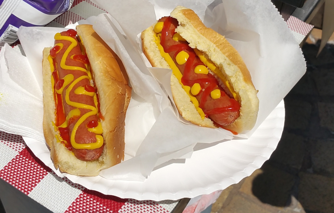 beef hot dog
				 with mustard and ketchup